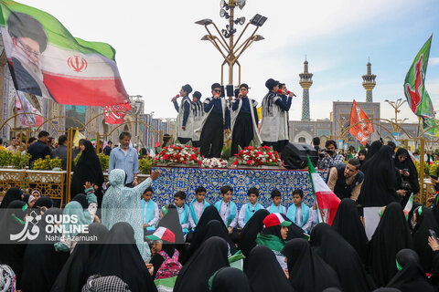 گزارش تصویری | اجتماع بزرگ «مشت‌های گره‌کرده» در حرم مطهر رضوی