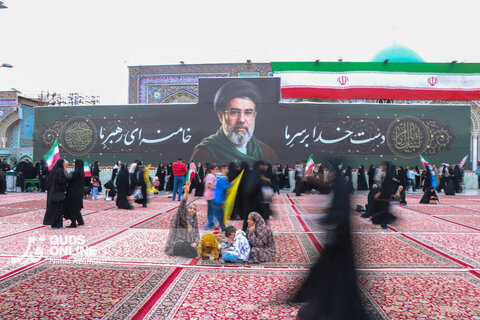 گزارش تصویری | اجتماع بزرگ «مشت‌های گره‌کرده» در حرم مطهر رضوی