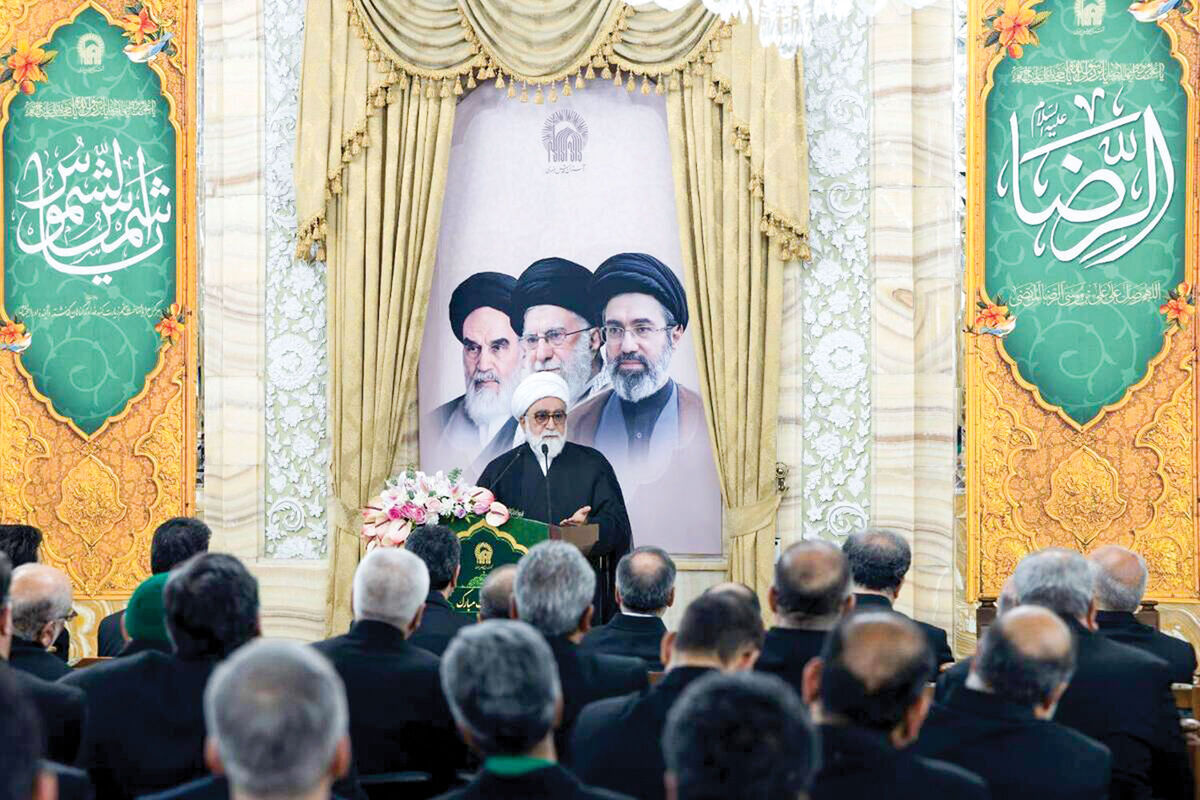 تولیت آستان قدس رضوی در آیین سنتی اعطای احکام خادمان بارگاه منور رضوی تأکید کرد / رهبری؛ لنگرگاه اتحاد در ایران اسلامی