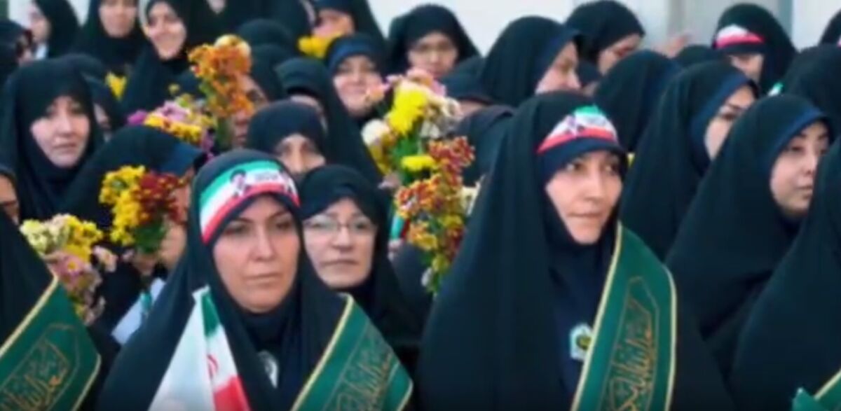 فیلم | خادمان یگان صیانت، حرم امام رئوف را گلباران کردند