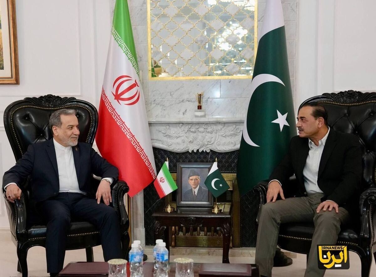 دیدار عراقچی با فرمانده ارتش پاکستان 