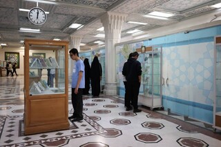 برپایی نمایشگاه کتاب در آینه کرامت در کتابخانه حرم رضوی