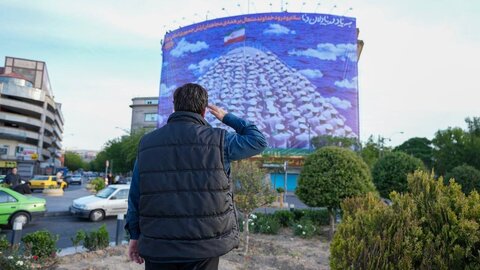 رونمایی از دیوارنگاره «به یادِ دریادلان دنا» در میدان راهآهن تهران