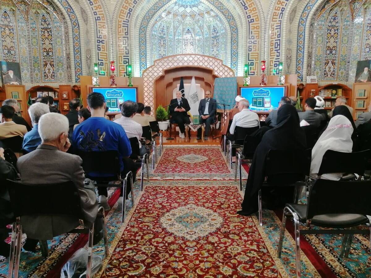 رونمایی از کتاب «گزیده عیون اخبار الرضا (ع)» در هشتمین روز از دهه کرامت