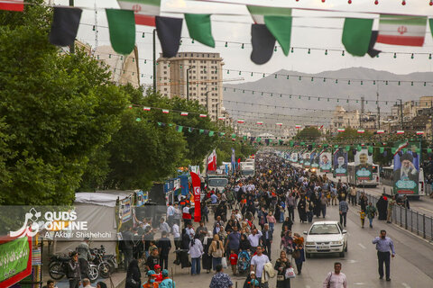 جشن میلاد امام رضا ع در خیابان امام رضا ع مشهد