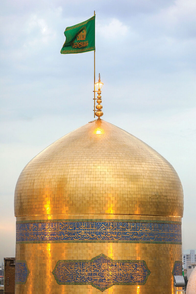 طلاکاری، یکی از جلوه‌های ماندگار معماری در حرم مطهر رضوی است / نقش زر بر سیمای مطهر