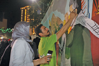 پرده‌نگاری نوجوانان مشهدی از زندگی امام شهید در خیابان امام رضا (ع)