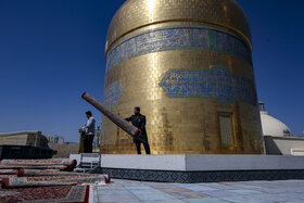 پرچم غدیریه عتبه علوی به حرم مطهر رضوی اهدا شد