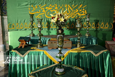 مراسم تعویض پرچم گنبد حرم مطهر امام رضا علیه السلام