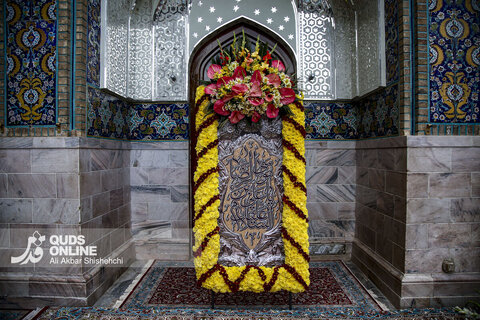 مراسم تعویض پرچم گنبد حرم مطهر امام رضا علیه السلام