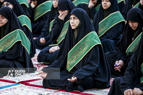 مراسم تعویض پرچم گنبد حرم مطهر امام رضا علیه السلام
