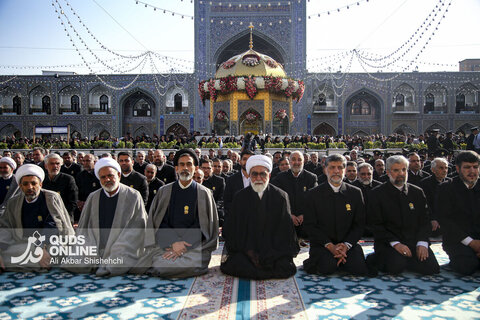 مراسم تعویض پرچم گنبد حرم مطهر امام رضا علیه السلام