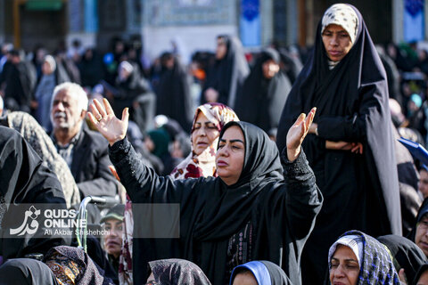 مراسم تعویض پرچم گنبد حرم مطهر امام رضا علیه السلام