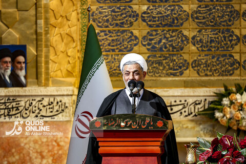 مراسم تعویض پرچم گنبد حرم مطهر امام رضا علیه السلام
