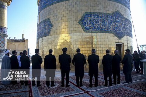 مراسم تعویض پرچم گنبد حرم مطهر امام رضا علیه السلام