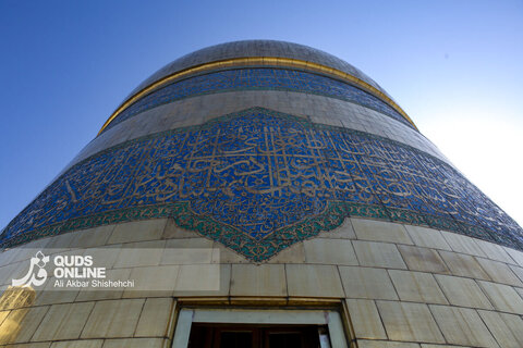 مراسم تعویض پرچم گنبد حرم مطهر امام رضا علیه السلام