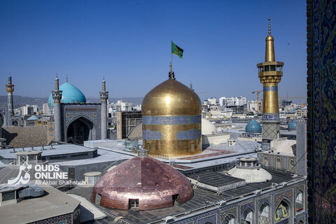 مراسم تعویض پرچم گنبد حرم مطهر امام رضا علیه السلام
