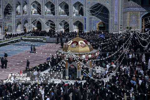 مراسم تعویض پرچم گنبد حرم مطهر امام رضا علیه السلام