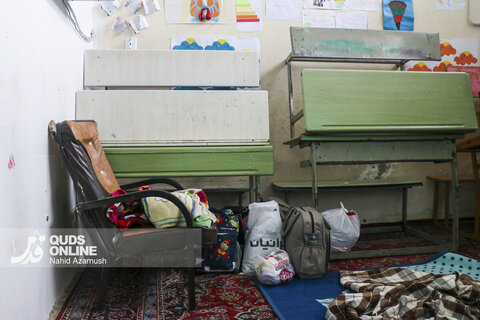  گزارش تصویری | آقای محمد حسین زاده منزل خود را به صورت رایگان در اختیار خانواده‌ای از کرمان برای اسکان قرار داده است .