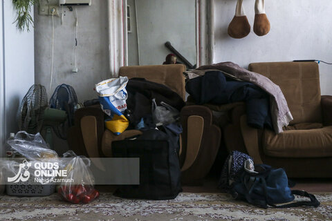  گزارش تصویری | آقای محمد صیدمحمد خانی، منزل خود را به صورت رایگان در اختیار خانواده‌ای از کرمان برای اسکان قرار داده است .