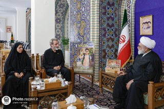 تولیت آستان قدس رضوی در دیدار با والدین شهید ماکان نصیری: خون کودکان میناب، سیلی سخت به مستکبران عالم خواهد زد