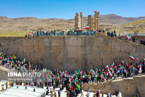 عکس | تصاویری از بزرگداشت سالگرد سفر رهبر شهید انقلاب به استان فارس در تخت جمشید