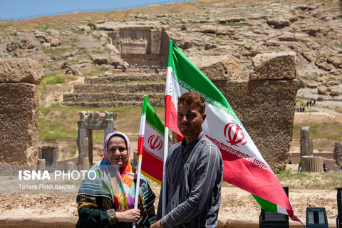 عکس | تصاویری از بزرگداشت سالگرد سفر رهبر شهید انقلاب به استان فارس در تخت جمشید