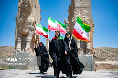 عکس | تصاویری از بزرگداشت سالگرد سفر رهبر شهید انقلاب به استان فارس در تخت جمشید