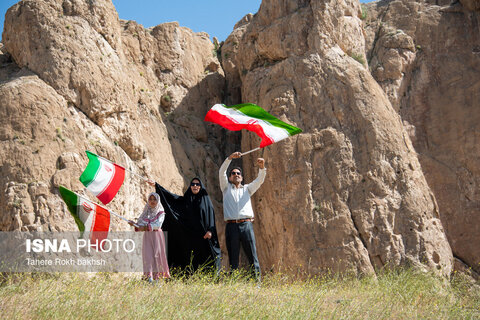 عکس | تصاویری از بزرگداشت سالگرد سفر رهبر شهید انقلاب به استان فارس در تخت جمشید