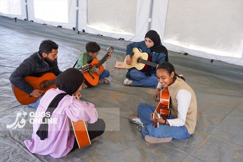 عکس | تصاویری از آموزش موسیقی به آوارگان فلسطینی