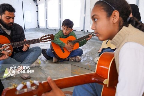 عکس | تصاویری از آموزش موسیقی به آوارگان فلسطینی