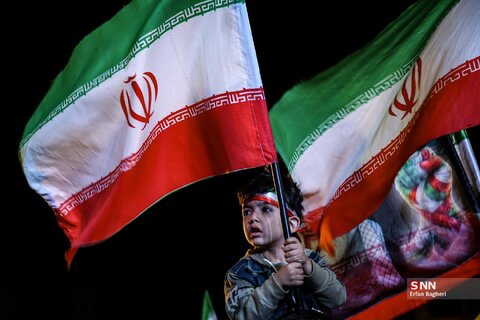 اجتماع مردمی در حمایت از مدافعان وطن  میدان انقلاب تهران 