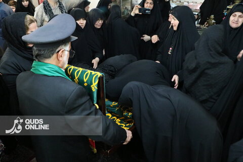 گزارش تصویری | دیدار کاروان خادمان حرم مطهر رضوی با خانواده شهدای تخریب در زنجان