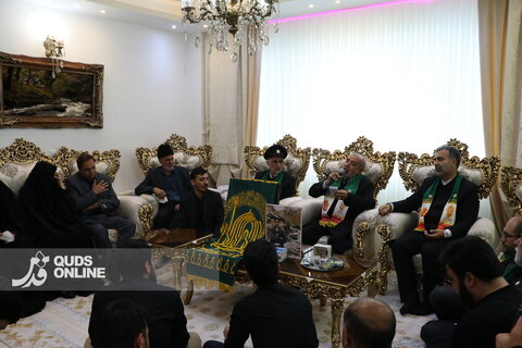 گزارش تصویری | دیدار کاروان خادمان حرم مطهر رضوی با خانواده شهدای تخریب در زنجان