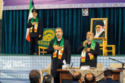 گزارش تصویری | دیدار کاروان خادمان حرم مطهر رضوی با خانواده شهدای تخریب در زنجان