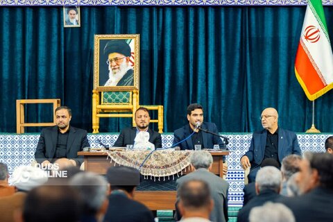 گزارش تصویری | دیدار کاروان خادمان حرم مطهر رضوی با خانواده شهدای تخریب در زنجان