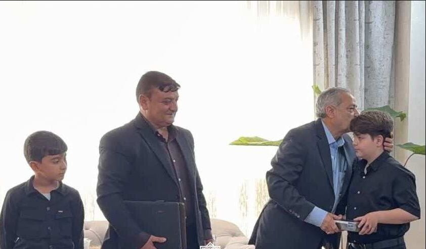 وزیر آموزش و پرورش با خانواده سردار شهید محمد مرادی دیدار کرد