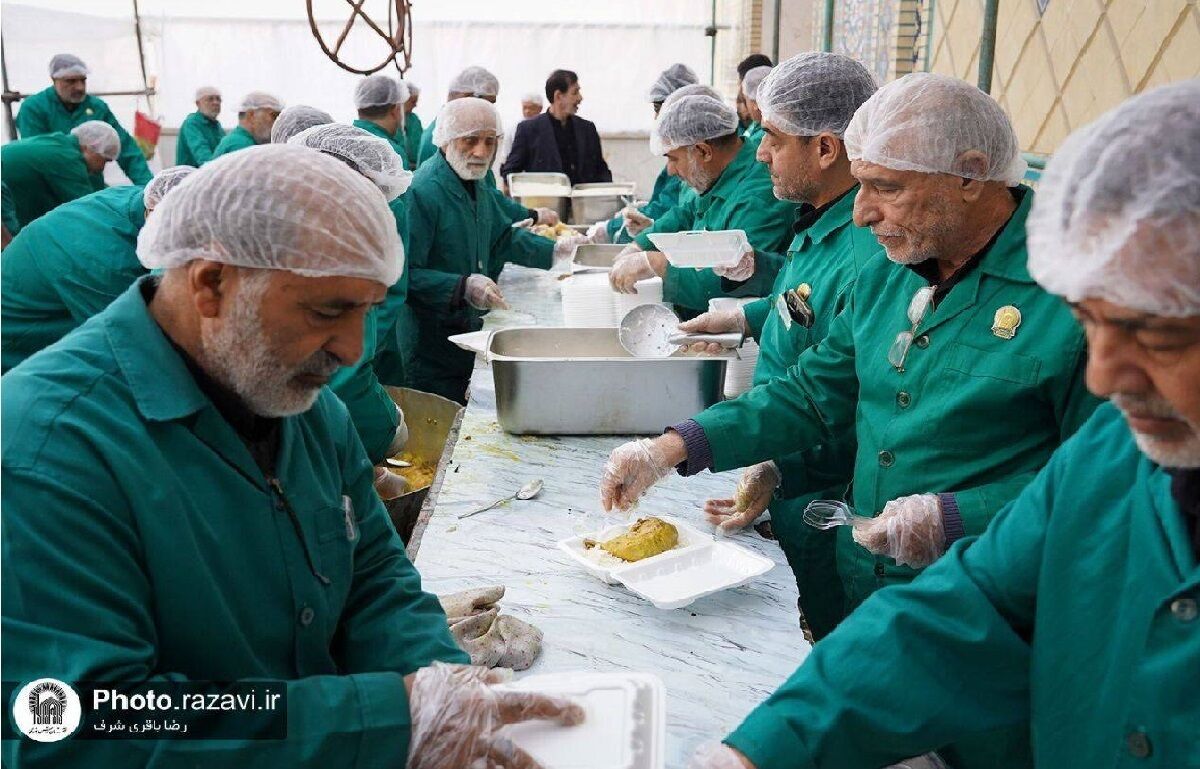 استقرار ۴ موکب خدمت‌رسان در حریم حرم رضوی هم زمان با ایام زیارتی مخصوص امام رضا (ع)