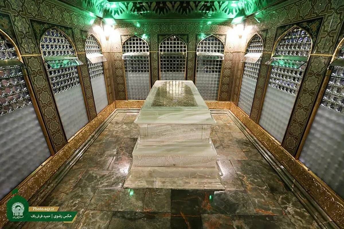 مروری بر تاریخچه صندوق‌ها و سنگ مزار امام رضا (ع)
