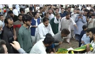 طنین پرچم متبرک حرم رضوی در پاکستان؛ دل‌های عاشقان راهی مشهد شد