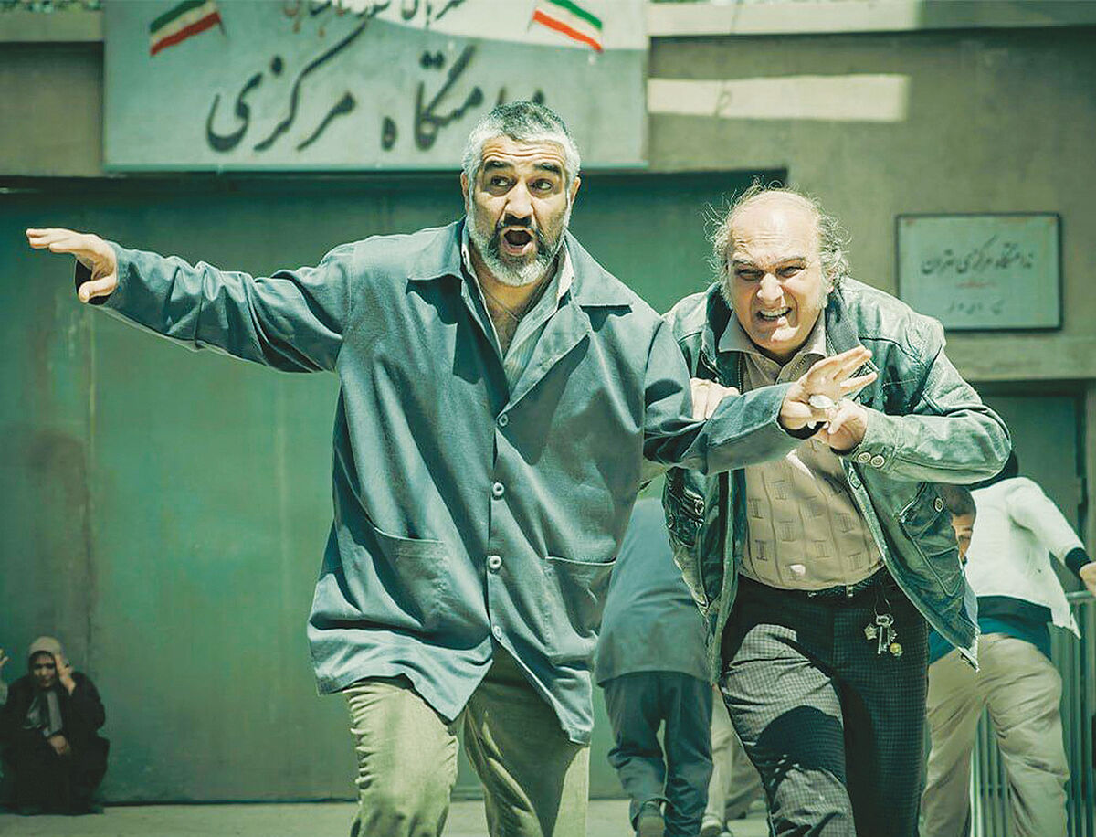 نگاهی به کمدی جدیدی که میان آسیب‌شناسی اجتماعی و شوخی‌های سطحی معلق مانده است/ تیغ کُند «آنتیک» در نقد خرافه‌پرستی