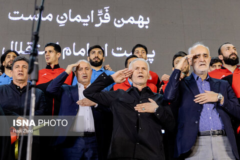 عکس | تصاویری از بدرقه تیم ملی فوتبال به جام جهانی ۲۰۲۶ در میدان انقلاب تهران