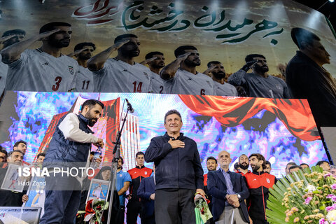 عکس | تصاویری از بدرقه تیم ملی فوتبال به جام جهانی ۲۰۲۶ در میدان انقلاب تهران
