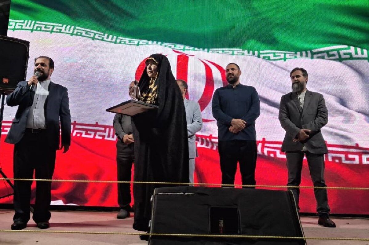 جوایز چهره انقلاب اسلامی خراسان رضوی در سال‌های ۱۴۰۴ و ۱۴۰۳ اهداء شد