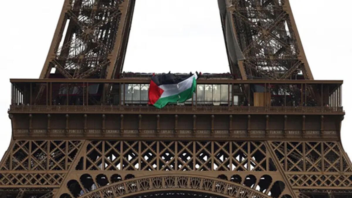 برافراشتن پرچم فلسطین بر برج ایفل؛ ۶ فعال بازداشت شدند