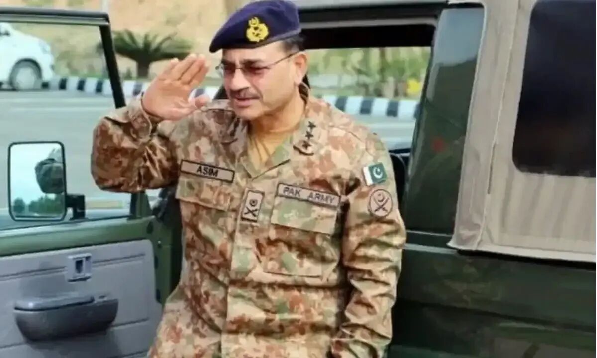 فیلد مارشال سید عاصم منیر عازم ایران شد