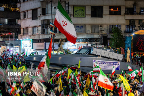 عکس | رونمایی از شناور تندروی هجومی ۲۷ رجب در میدان انقلاب