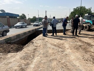 فرونشست خیابانی در مشهد در پی ترکیدگی خط انتقال آب