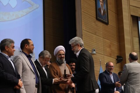 انتخاب شهردار منطقه دو مشهد به عنوان مدیر برتر در جشنواره «مفلحون»