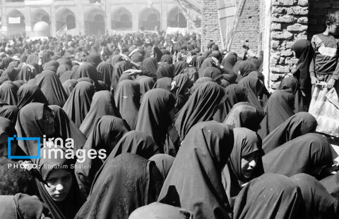 عکس | تصاویر منتشرنشده از نخستین سالگرد ارتحال امام خمینی (ره) خرداد ۱۳۶۹